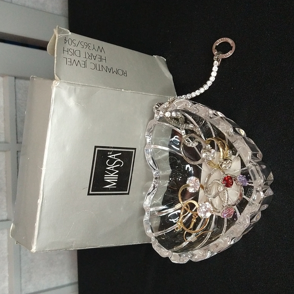 Romantic Jewel Heart Dish - Picture 1 of 5